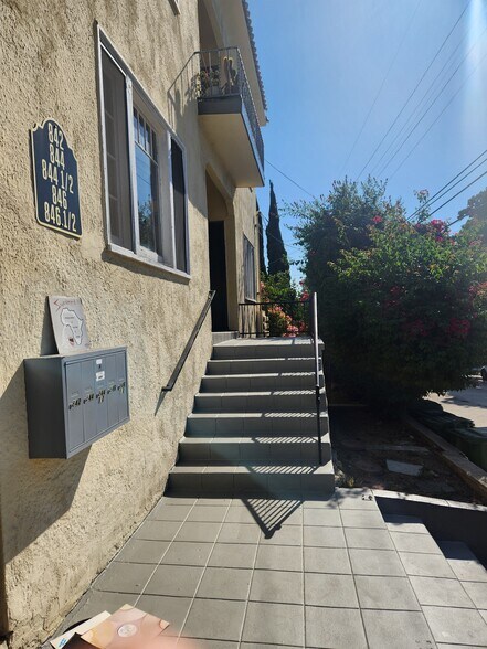 Building Photo - 844 1/2 Laveta Ter