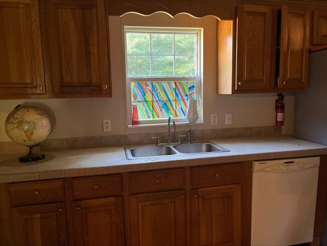 Building Photo - 3bed/2ba Single Family Home