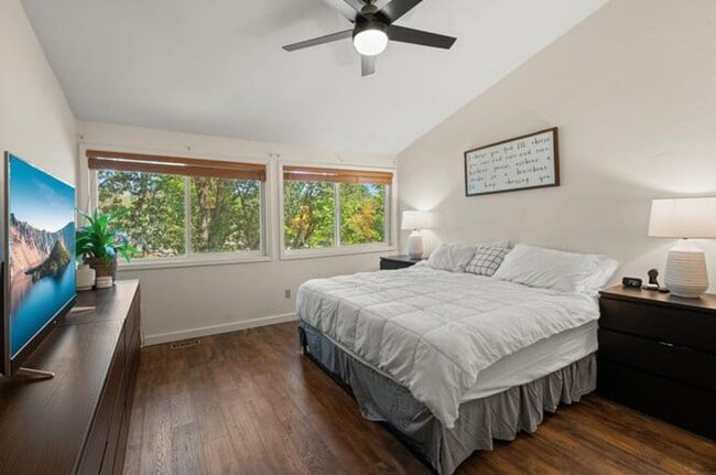 Building Photo - Lovely 3-bedroom home, Inground pool and l...