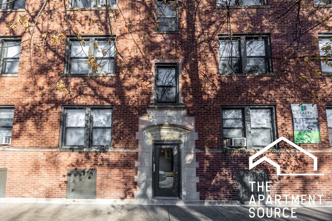 Building Photo - 3602 W Sunnyside Ave