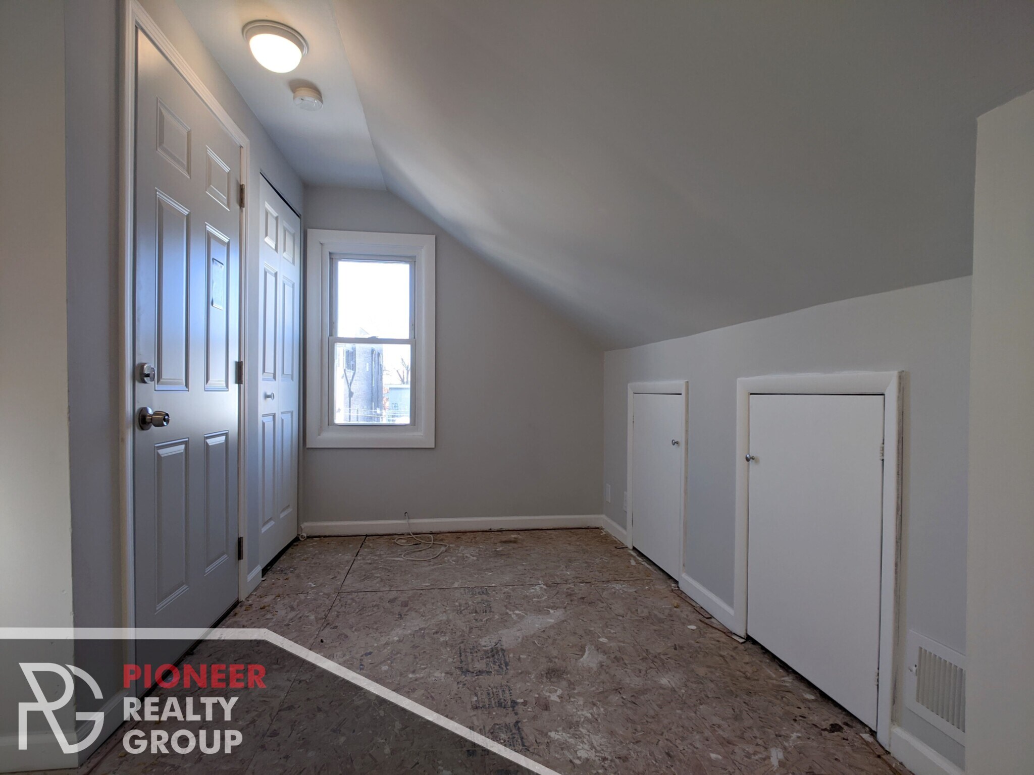 Building Photo - 1520 W Melrose St