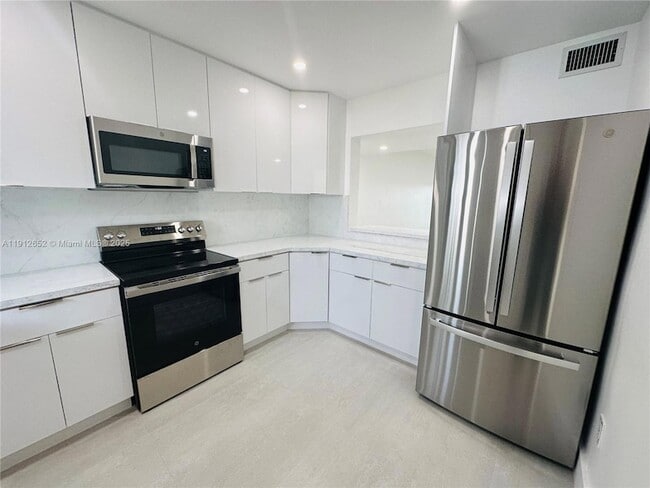 Building Photo - 7157 W 19th Ct