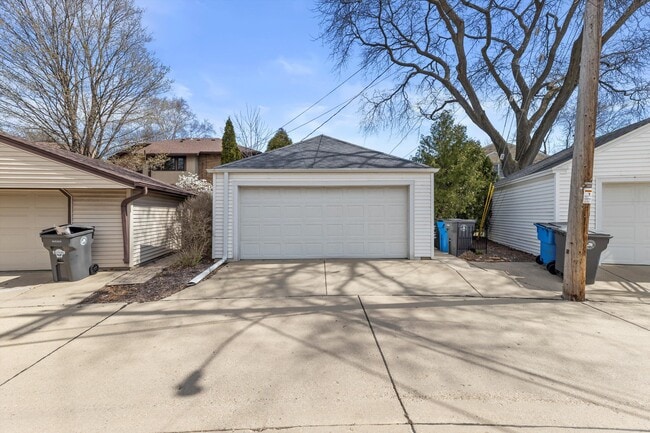 Building Photo - 5457 N Berkeley Blvd