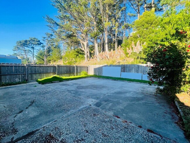 Building Photo - 4250 Callan Blvd