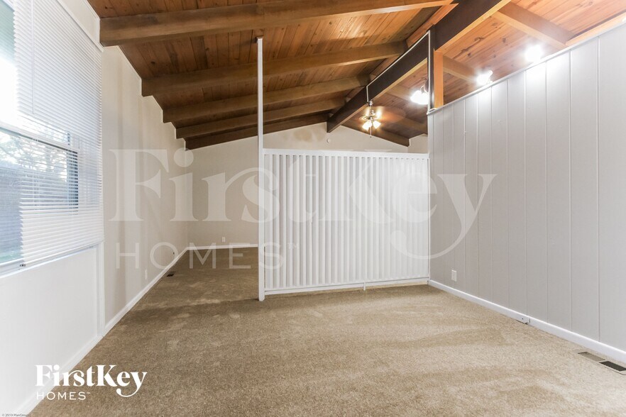 Building Photo - 4913 Victoria Rd