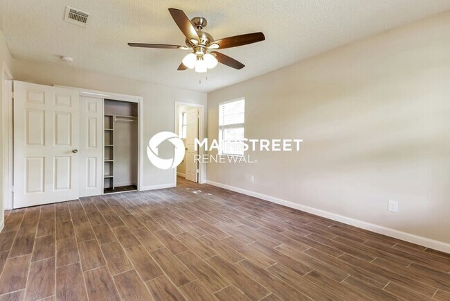 Building Photo - 3 Bedroom Pet-Friendly Home in DALLAS, TX with Main Street Renewal