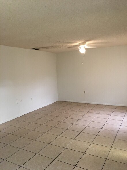 Building Photo - 916 Buccaneer Dr