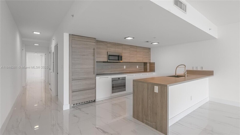 Building Photo - 400 Sunny Isles Blvd
