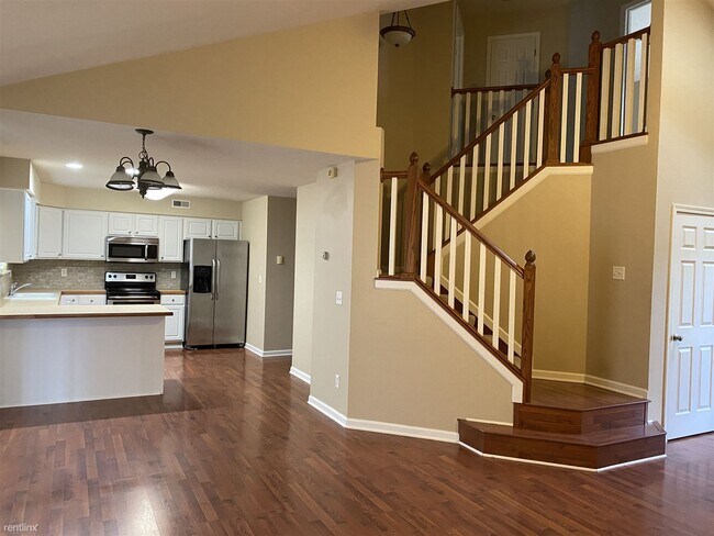 Building Photo - 3 br, 2 bath Condo - 4661 Creekside Drive