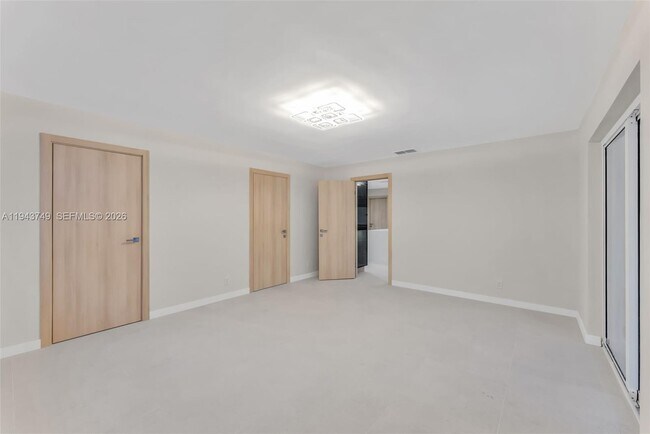 Building Photo - 5419 NE 22nd Ave