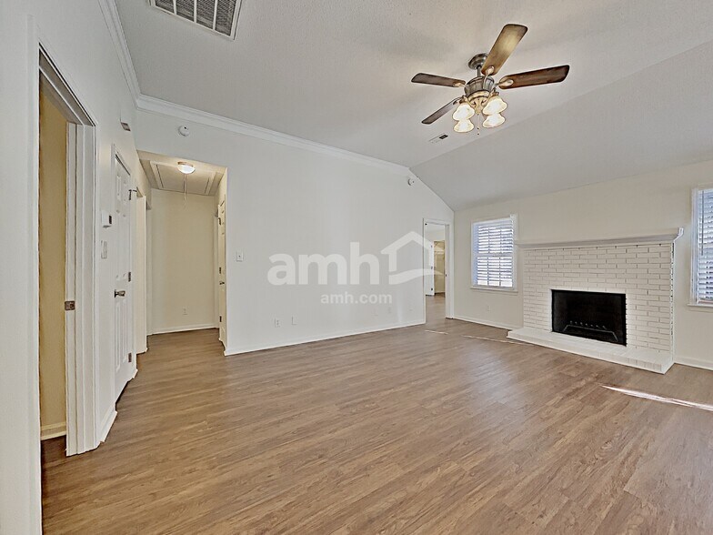 Building Photo - 4125 Medford Dr NW