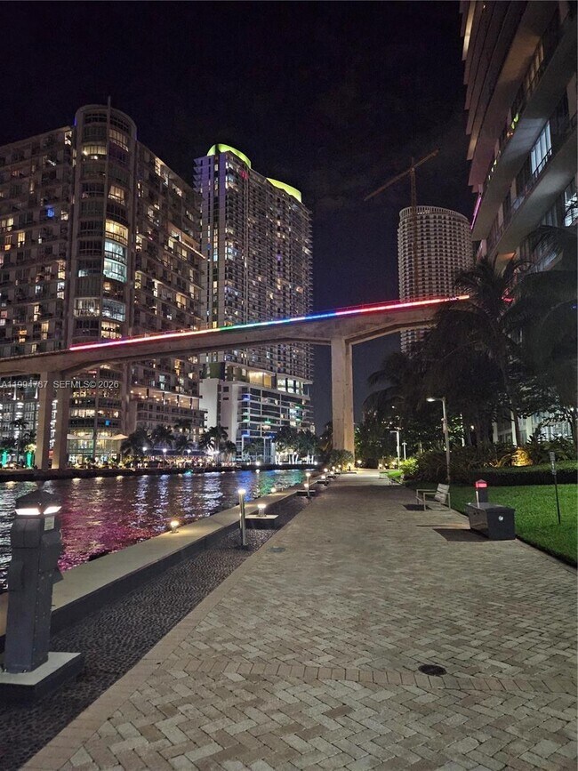 Building Photo - 350 S Miami Ave