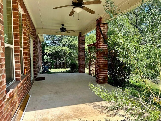 Building Photo - 413 Hunters Hill Dr