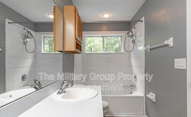 Building Photo - 3390 Millcrest Pl