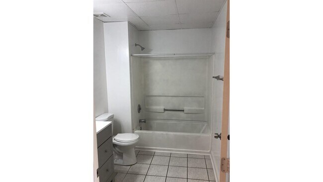 Building Photo - 103 Cactus St