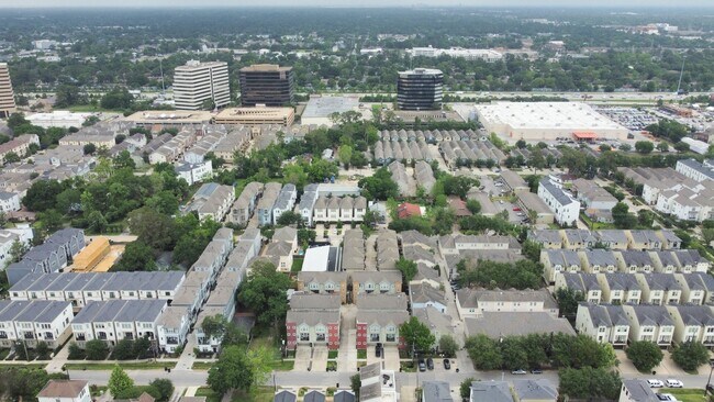 Building Photo - 1137 W 24th St