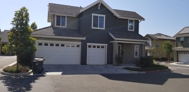 Building Photo - Pleasant 4 Bedroom 2.5 Bath Home Located i...