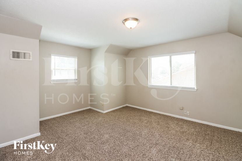 Building Photo - 307 Coronation Dr