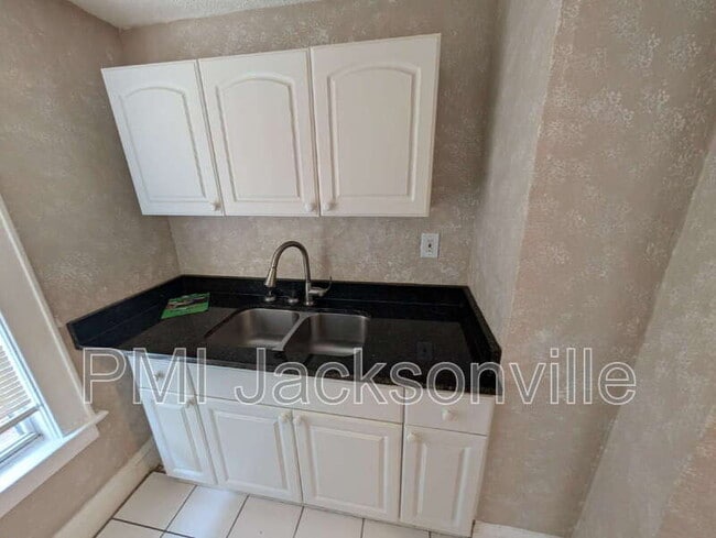 Building Photo - 2623 College St