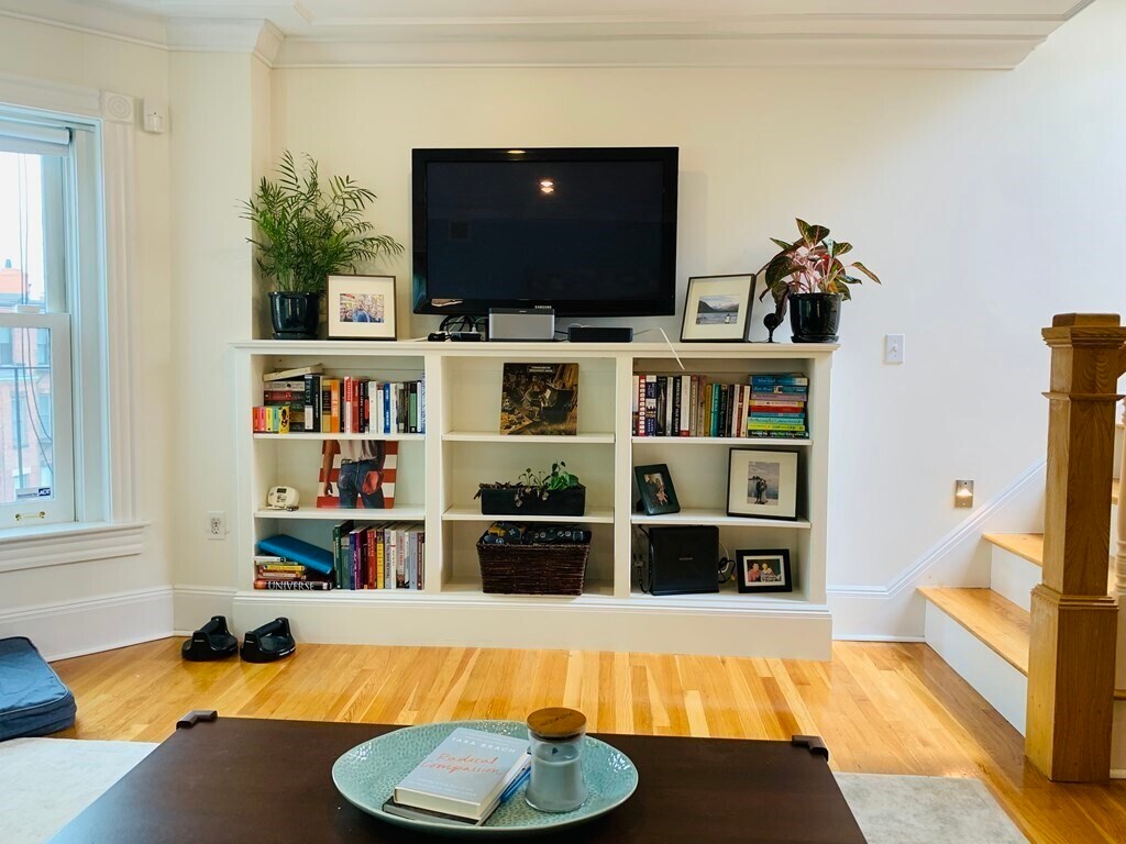 Building Photo - 403 Marlborough St