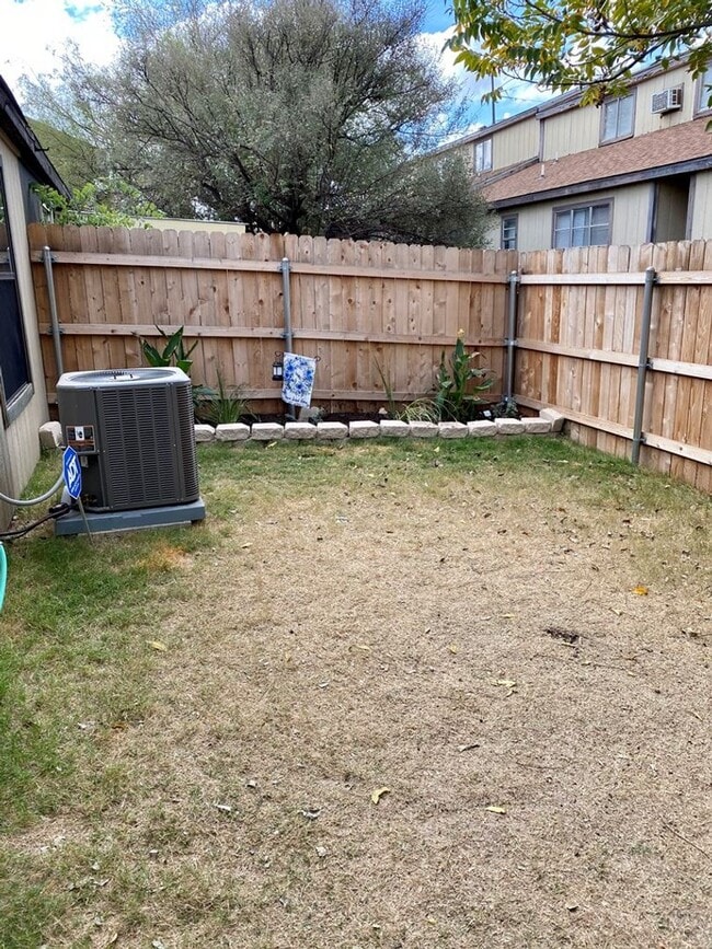 Building Photo - SPACIOUS 3 bedroom 2 bath Townhome COMING SOON!