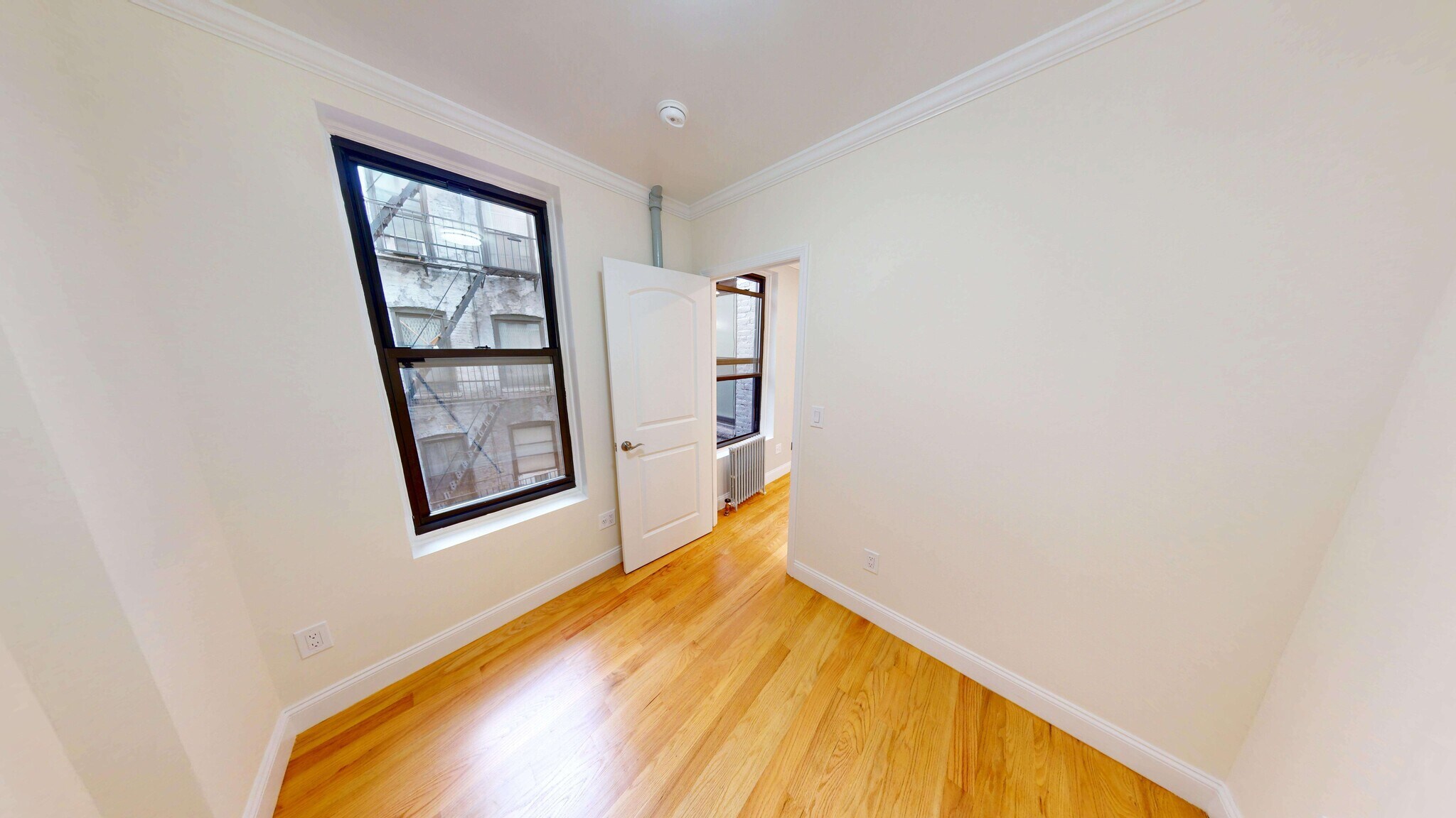 Building Photo - 301 E 85th St