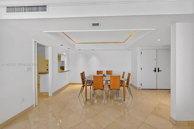 Building Photo - 2 Grove Isle Dr