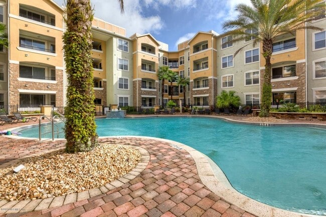 Primary Photo - Cute 2 bedroom / 2 bath unit in beautiful ...