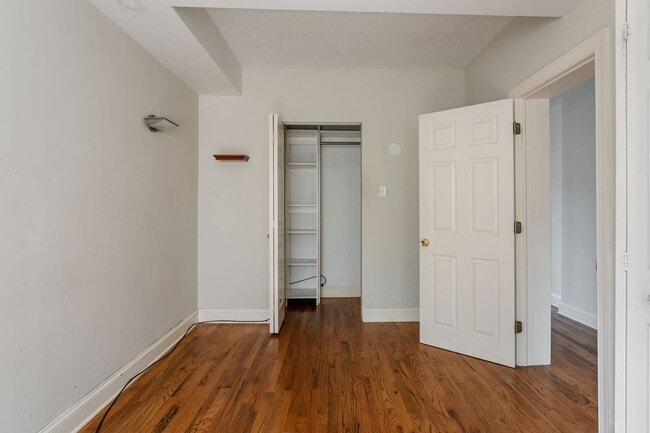 Building Photo - Sheridan Park / Uptown - 1 Bed / 1 Bath - ...