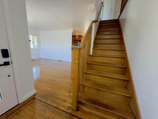 Building Photo - 731 Beryl St