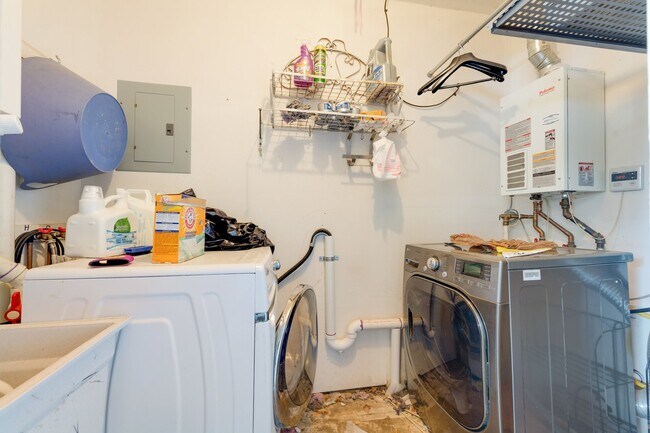 Building Photo - 5500 Westminster Dr