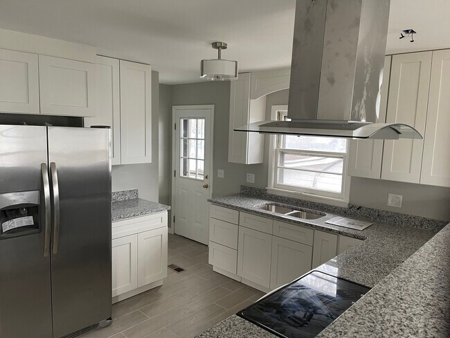 Kitchen - 1004 Bate Ave