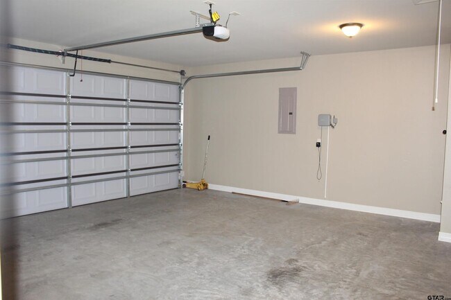 Building Photo - 1811 Spruce Pine Lane