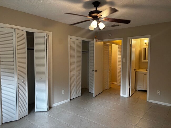 Building Photo - 2 bedroom 2 bath