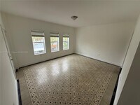Building Photo - 405 SW 29th Ct