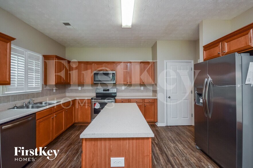 Building Photo - 1425 Hollow Springs Ct