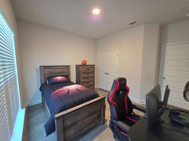 Building Photo - 8055 Silver Maple Dr