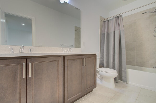 Building Photo - 587 Sanderling Cir