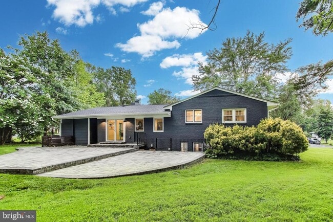 Building Photo - 4422 Neptune Dr
