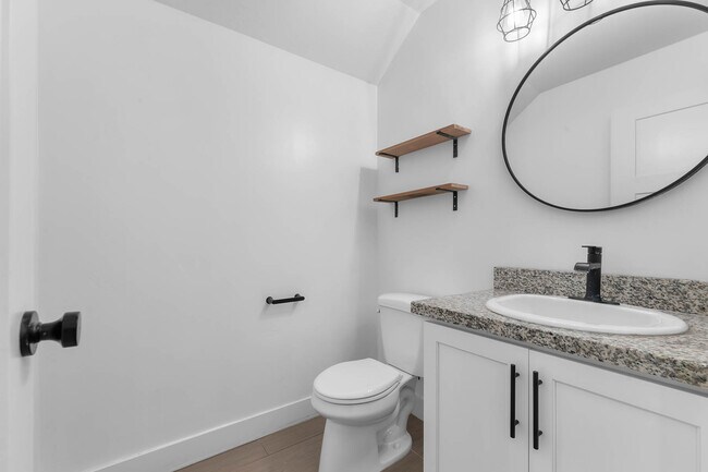 Building Photo - 196 E Water Ln