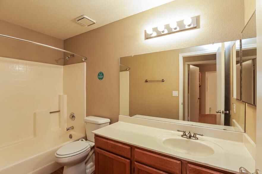 Building Photo - 544 W Laredo Ave