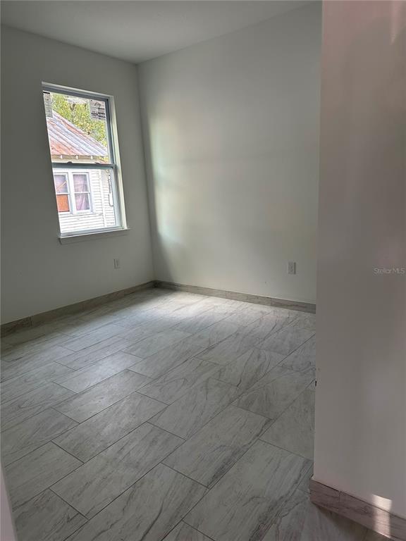 Building Photo - 710 S Thacker Ave
