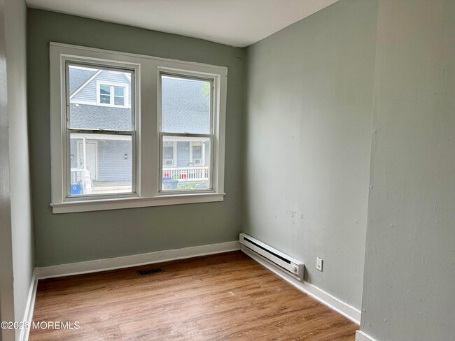 Building Photo - 37 2nd Ave