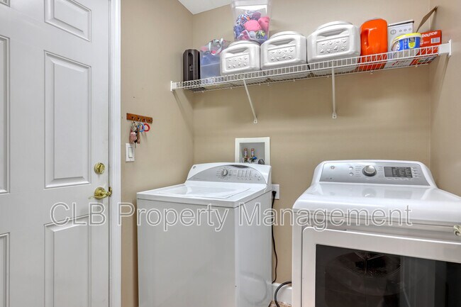Building Photo - 6808 Amici Ct