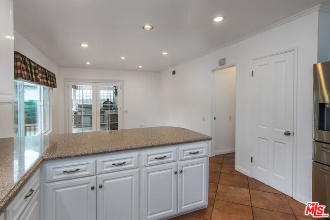 Building Photo - 5326 Leghorn Ave