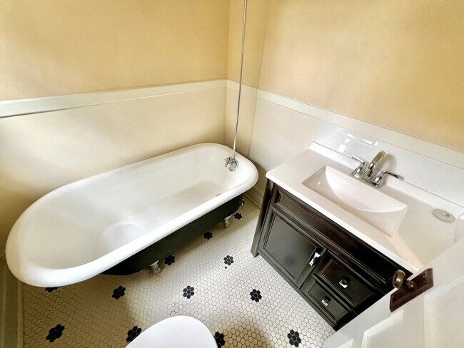 Building Photo - ROSEG01