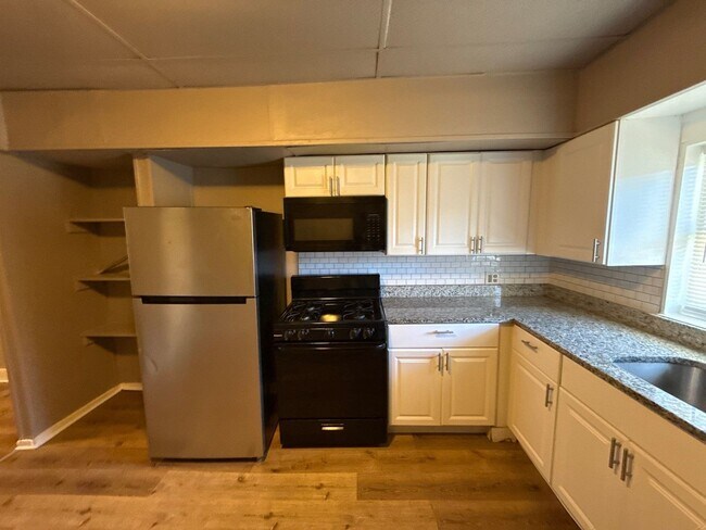 Building Photo - Two Bedroom House In Baltimore City