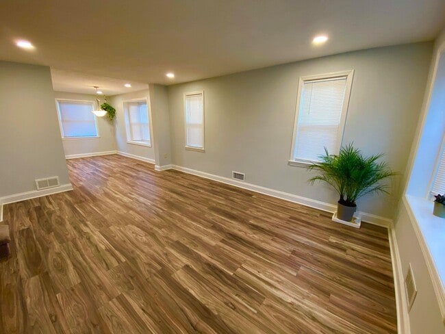 Building Photo - Stunning 3bedroom Home in Dundalk