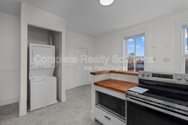 Building Photo - 2042 Russell Blvd