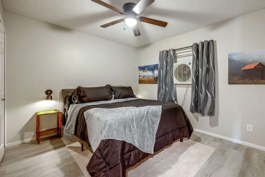 Building Photo - 6650 Parkridge Ct